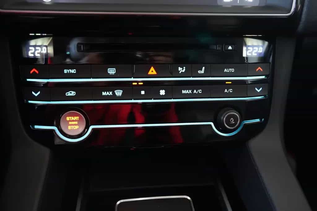 Jaguar F-Pace 3.0 AWD Prestige Panorama Navi Standheizu 09/2016-photo-20