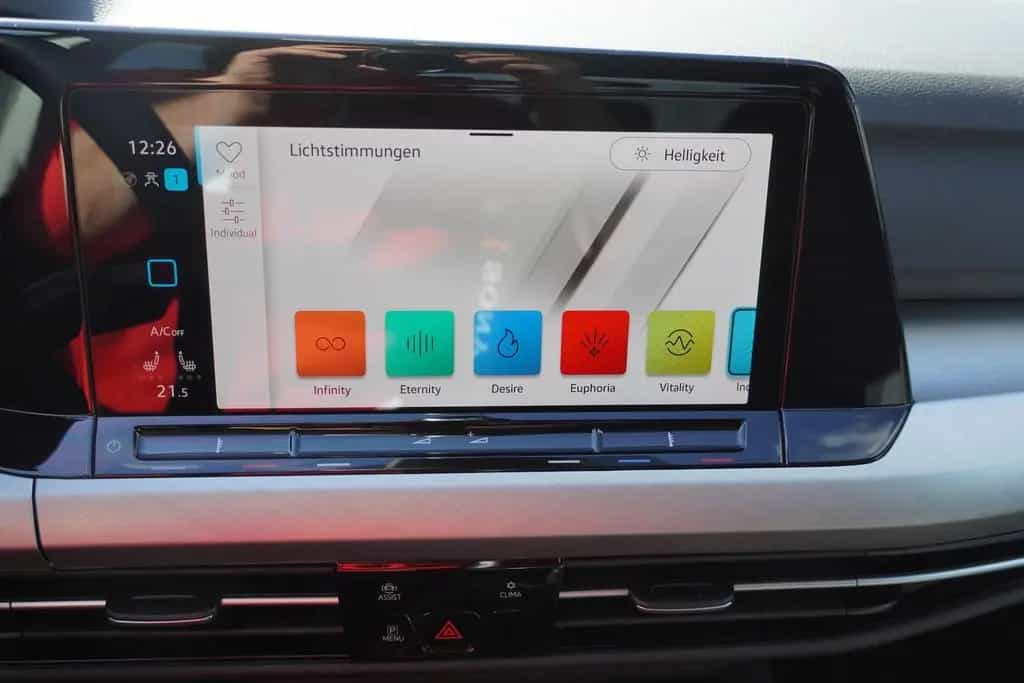 Volkswagen Golf VIII 1.5 Klimaaut. LED Navi PDC ACC USB 03/2020-photo-13