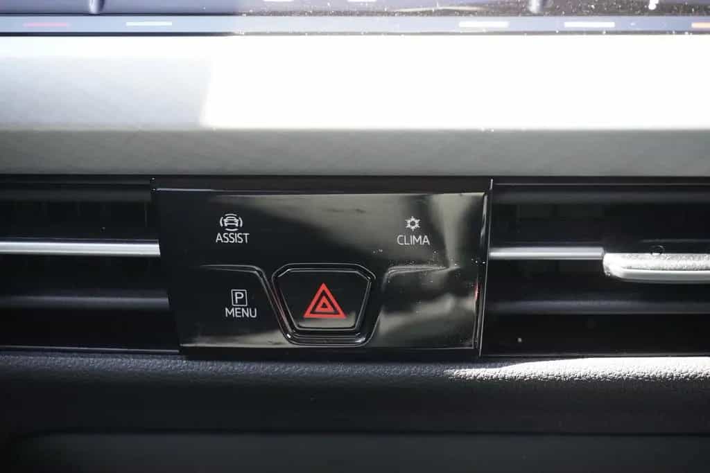 Volkswagen Golf VIII 1.5 Klimaaut. LED Navi PDC ACC USB 03/2020-photo-17