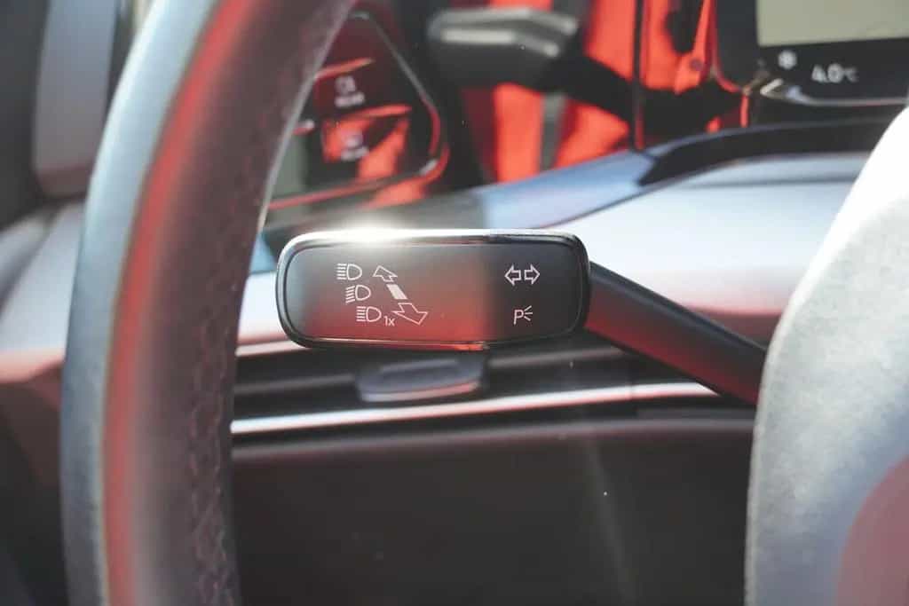Volkswagen Golf VIII 1.5 Klimaaut. LED Navi PDC ACC USB 03/2020-photo-25