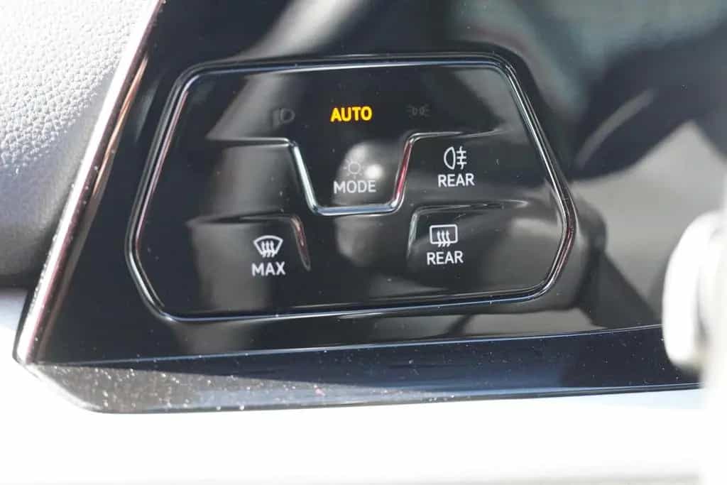 Volkswagen Golf VIII 1.5 Klimaaut. LED Navi PDC ACC USB 03/2020-photo-30