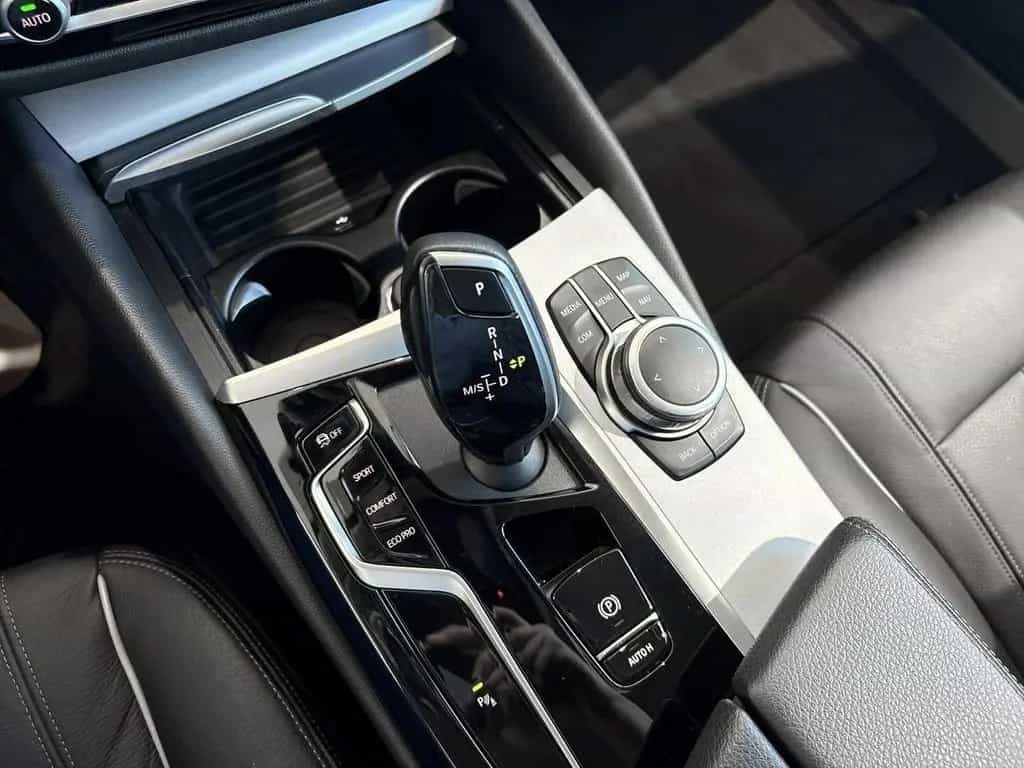 BMW 520 d AHK SHZ RFK LED Navi Leder Luftfederung Di 04/2022-photo-12