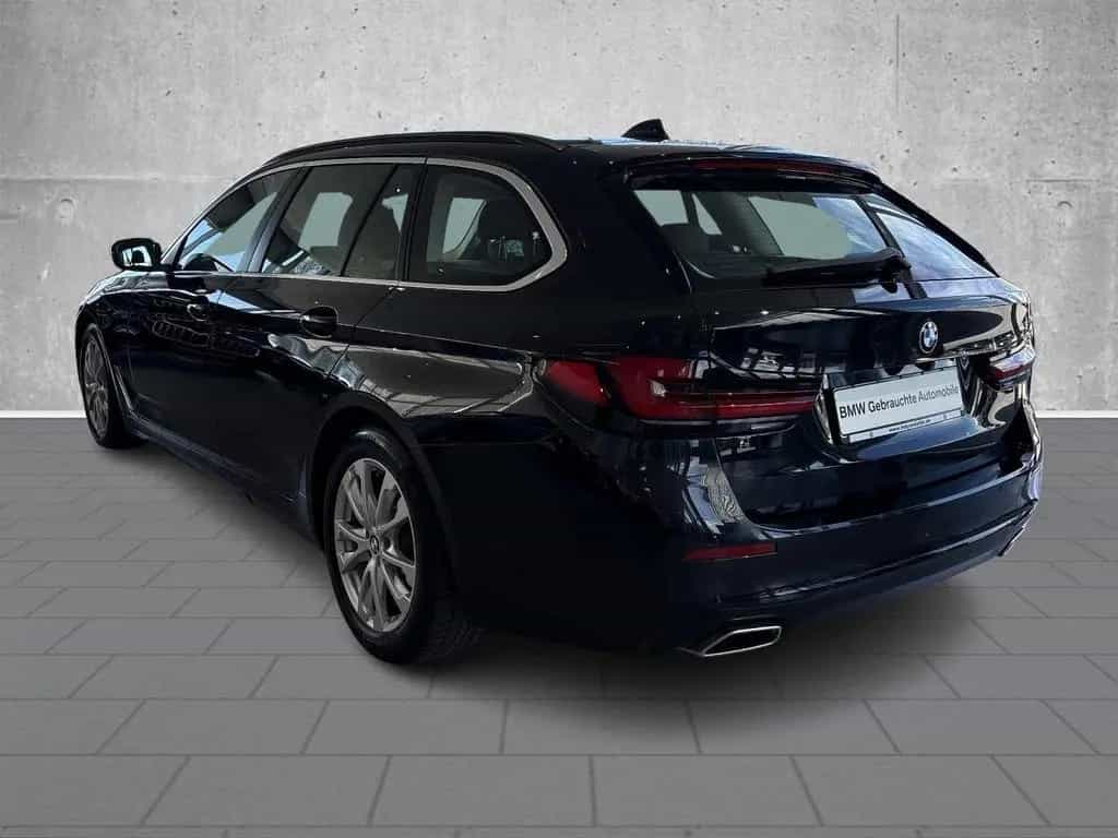 BMW 520 d AHK SHZ RFK LED Navi Leder Luftfederung Di 04/2022-photo-4