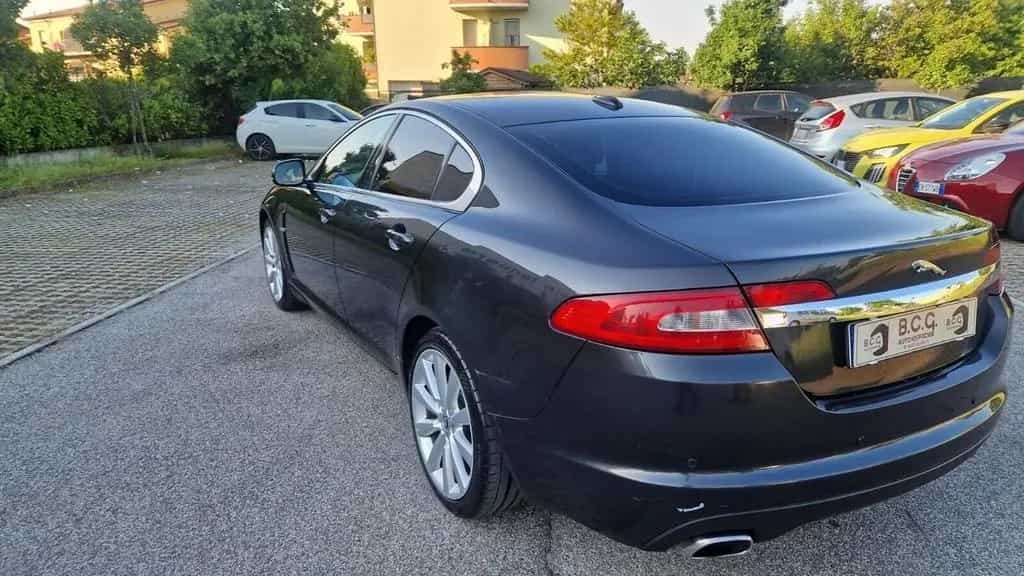 Jaguar XF 3.0 DS V6 Premium Luxury 06/2011-photo-8
