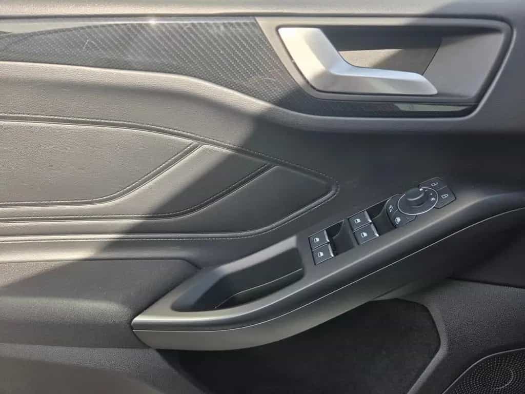 Ford Focus Turnier ST-Line Autom Navi LED Allwetter 06/2023-photo-20