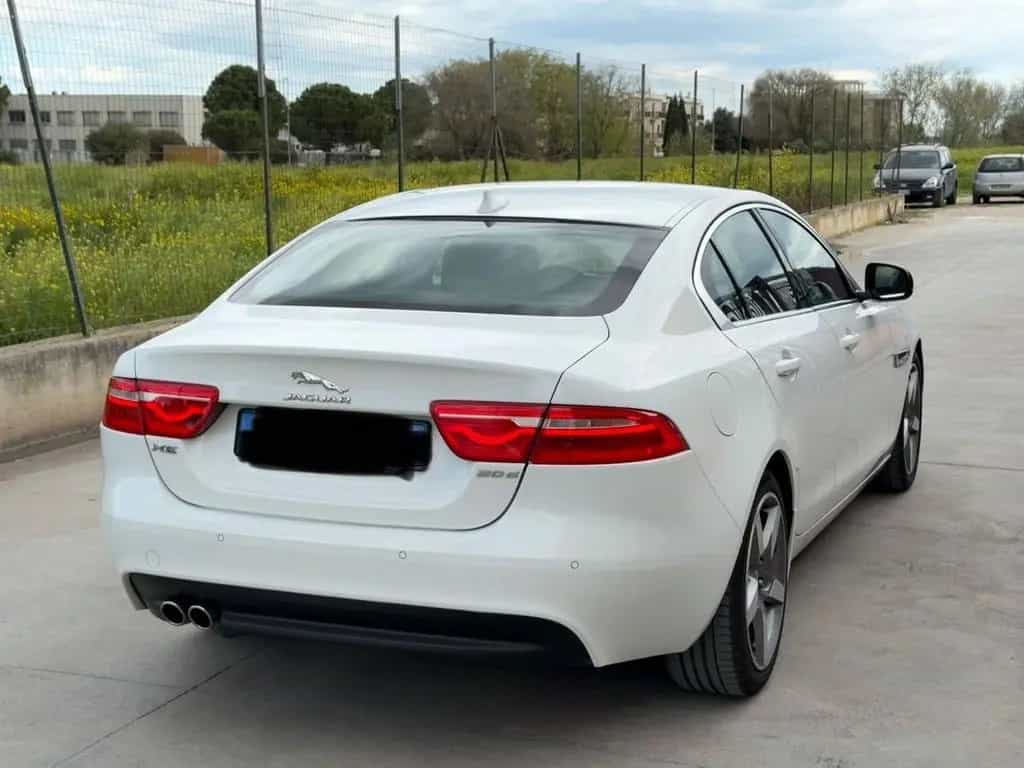 Jaguar XE 2.0 D Turbo aut. Pure 03/2016-photo-3