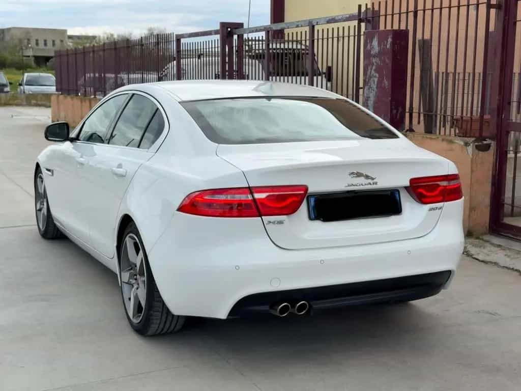 Jaguar XE 2.0 D Turbo aut. Pure 03/2016-photo-4