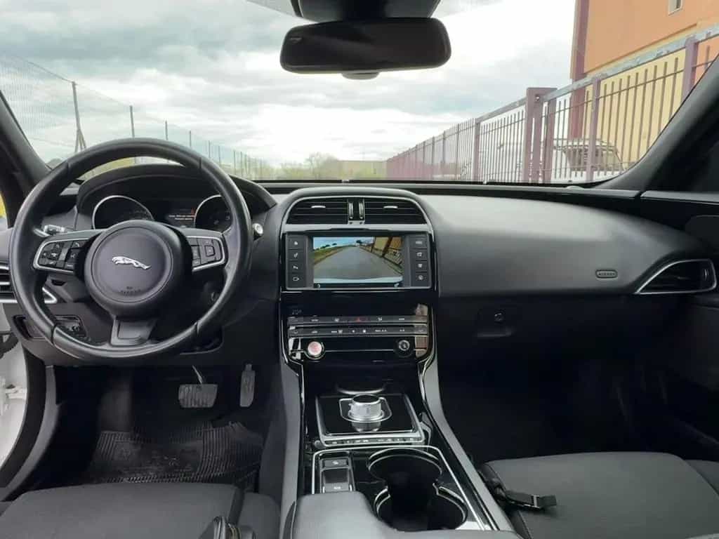 Jaguar XE 2.0 D Turbo aut. Pure 03/2016-photo-5