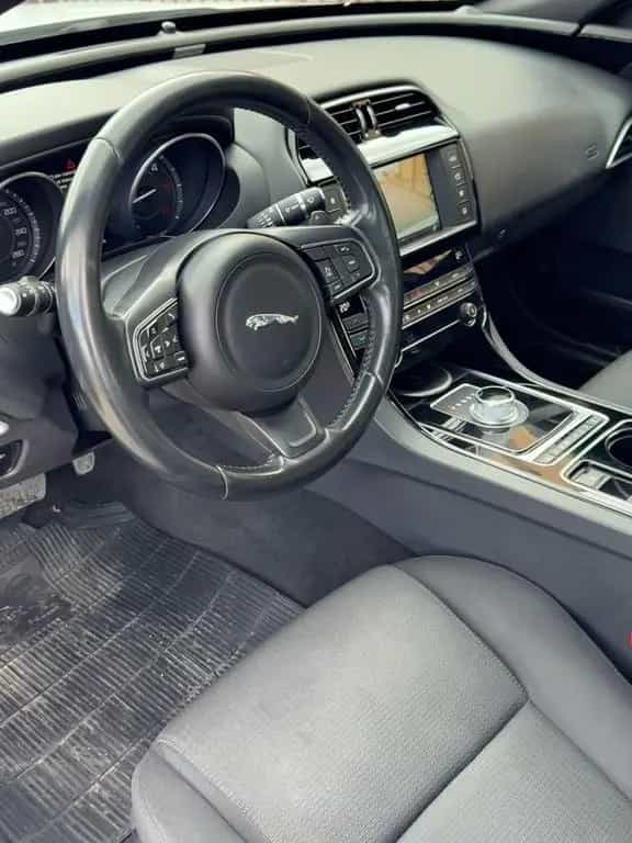 Jaguar XE 2.0 D Turbo aut. Pure 03/2016-photo-6