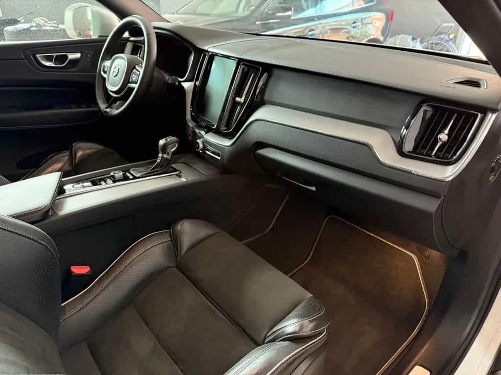 Volvo XC60 R Design 2WD 1Hd 360° AUT TOTW SPUR ALCANT 06/2018-photo-13