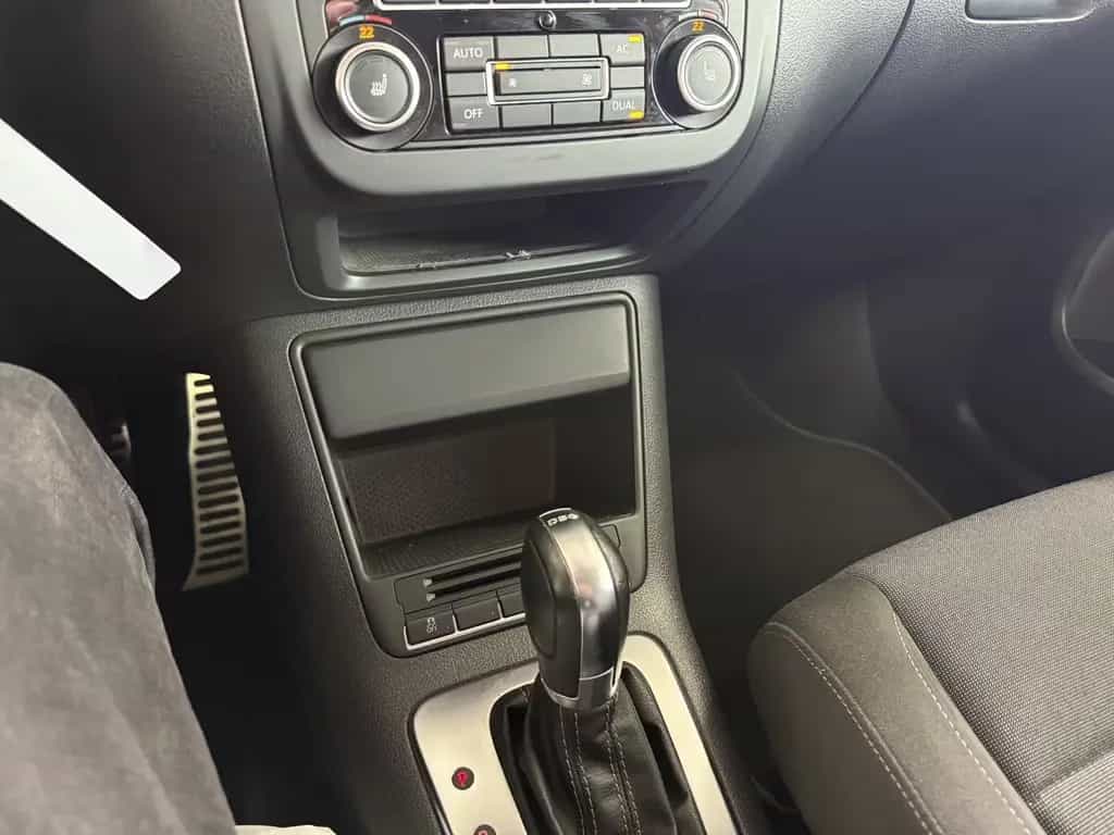 Volkswagen Golf Plus 1.2 TSI*STYLE*AUTO*NAV*PDC*TMP*SHZ*MFL 01/2012-photo-32