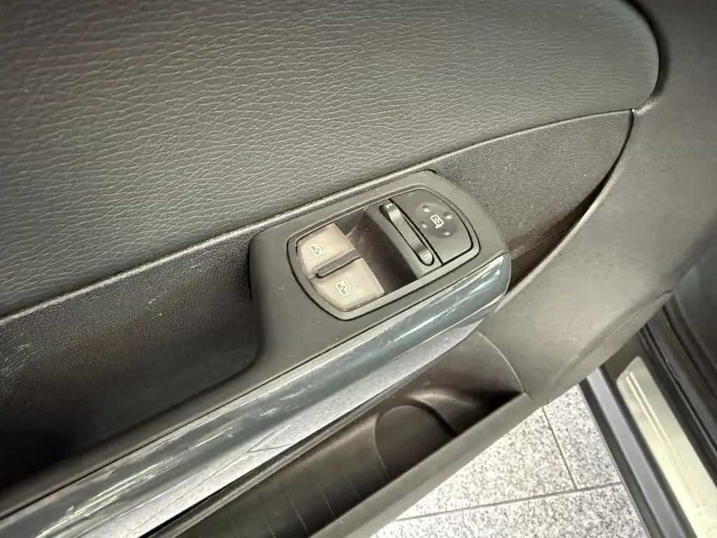 Opel Corsa 1.4*AUTOM*INNOV*TMP*SHZ*PDC*LENKRHZG*1HAND 09/2012-photo-12