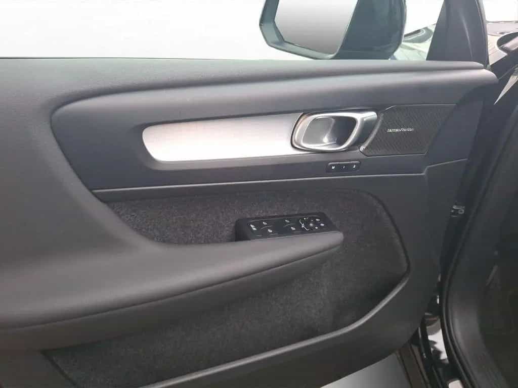 Volvo XC40 B3 Plus Black Edition AHK H/K 360° LED 20" 01/2025-photo-10