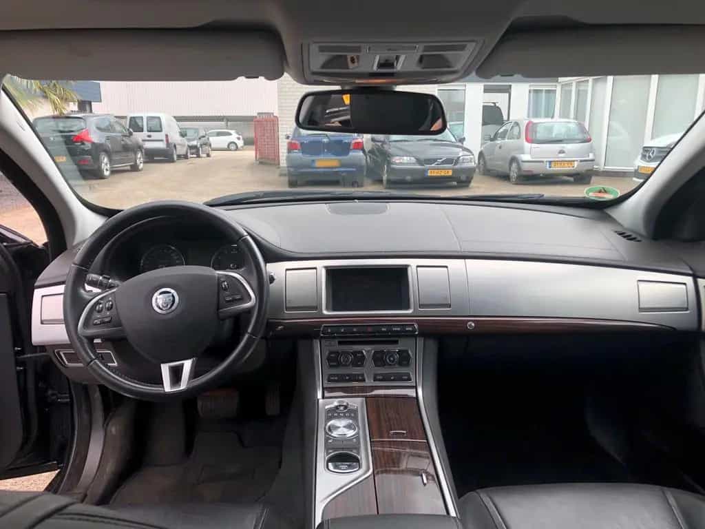 Jaguar XF 3.0 V6 340 ps 06/2013-photo-10