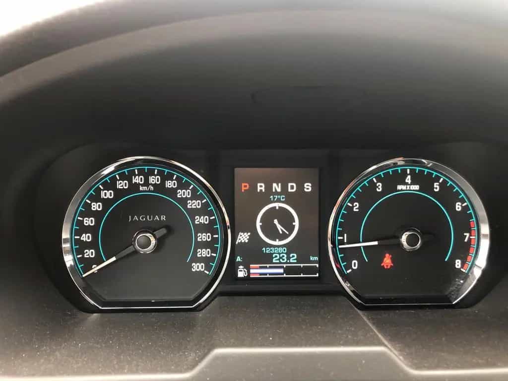 Jaguar XF 3.0 V6 340 ps 06/2013-photo-12