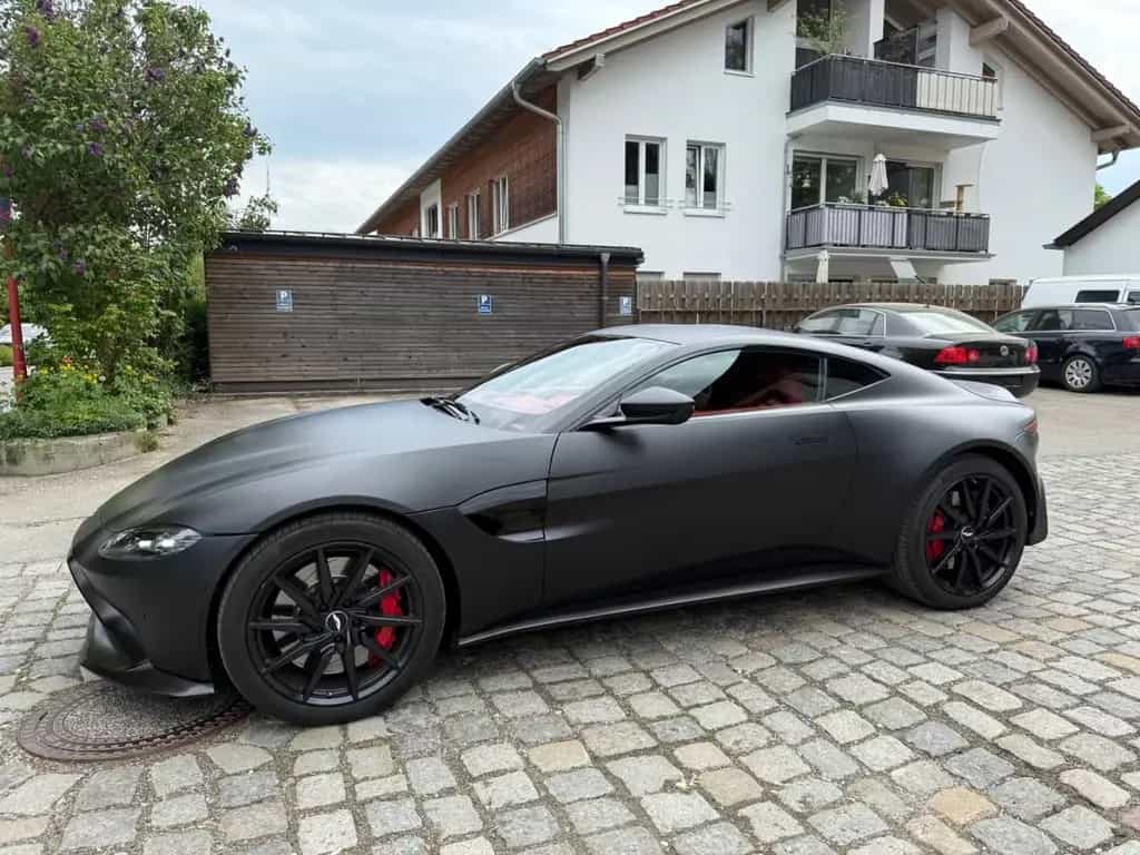 Aston Martin V8 Vantage 4.0 V8 10/2018-photo-1