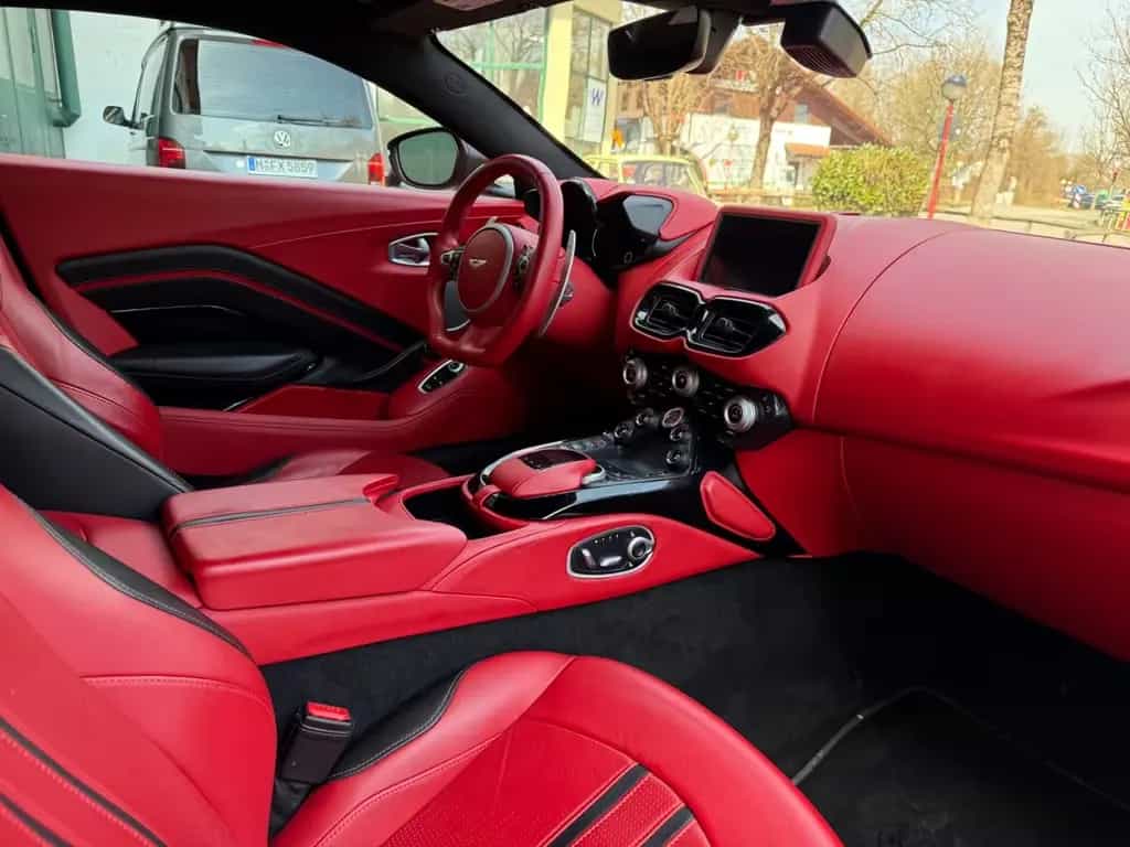 Aston Martin V8 Vantage 4.0 V8 10/2018-photo-11