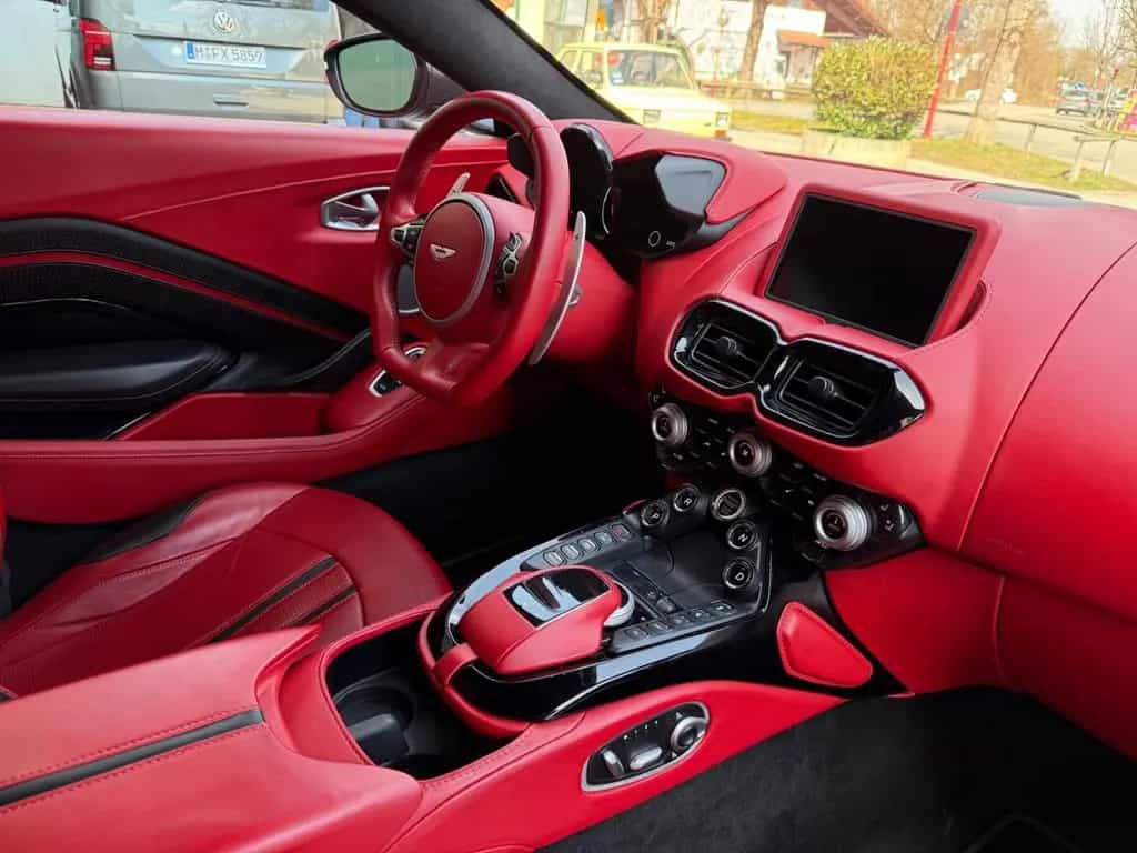 Aston Martin V8 Vantage 4.0 V8 10/2018-photo-13