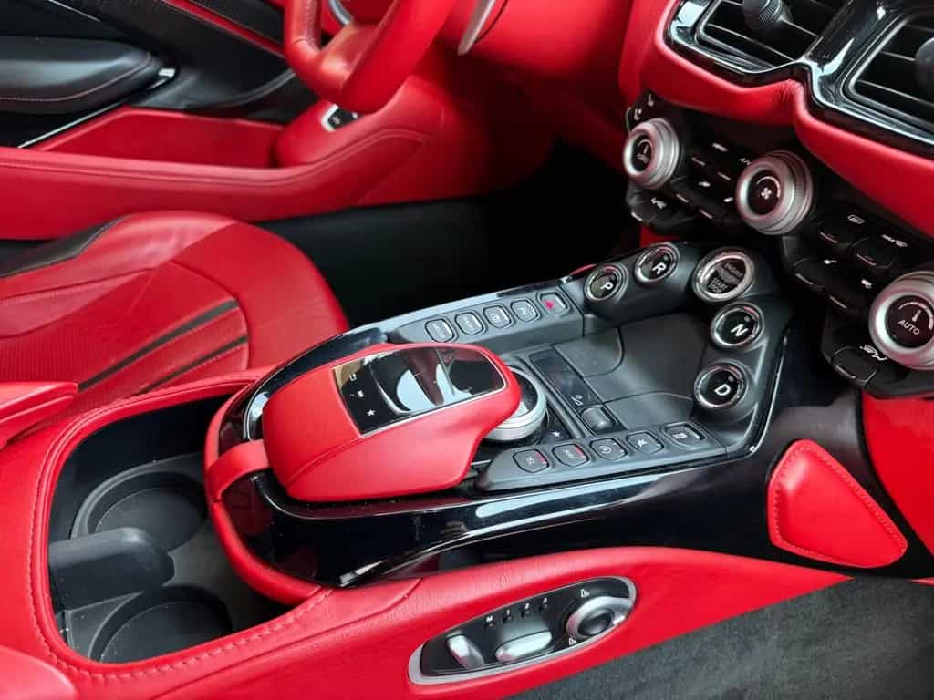 Aston Martin V8 Vantage 4.0 V8 10/2018-photo-14