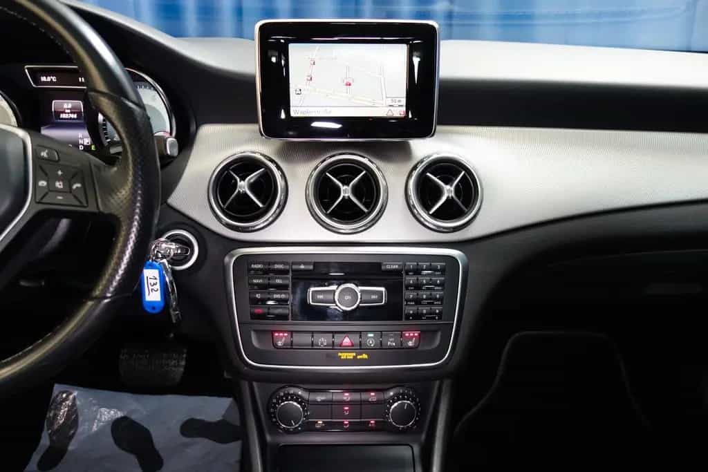 Mercedes-Benz GLA 180 GLA Sportlein"TOP CAR" 05/2015-photo-29