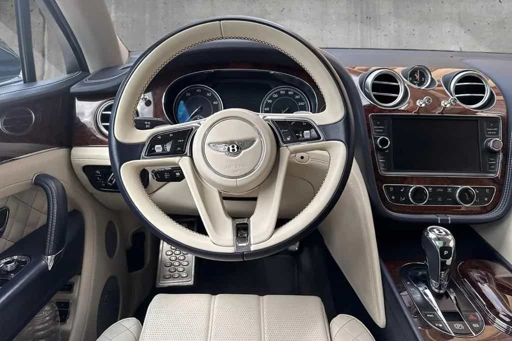 Bentley Bentayga W12*First Edition*Dt. Auto*Naim*Mulline 04/2016-photo-14