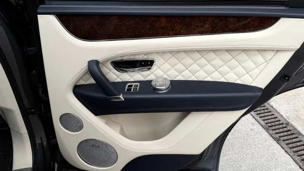Bentley Bentayga W12*First Edition*Dt. Auto*Naim*Mulline 04/2016-photo-16