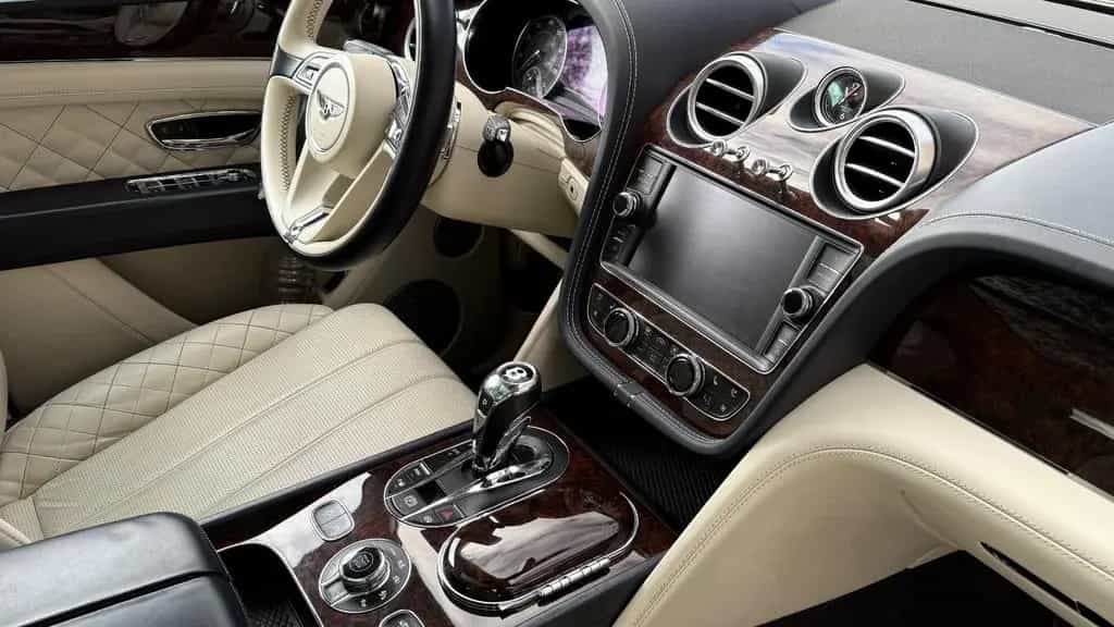Bentley Bentayga W12*First Edition*Dt. Auto*Naim*Mulline 04/2016-photo-17