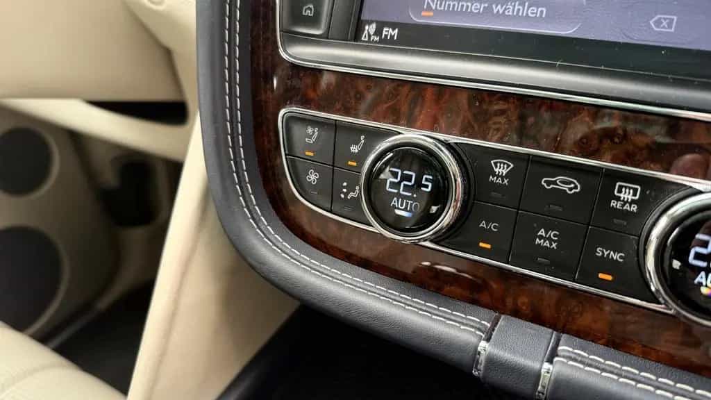 Bentley Bentayga W12*First Edition*Dt. Auto*Naim*Mulline 04/2016-photo-19
