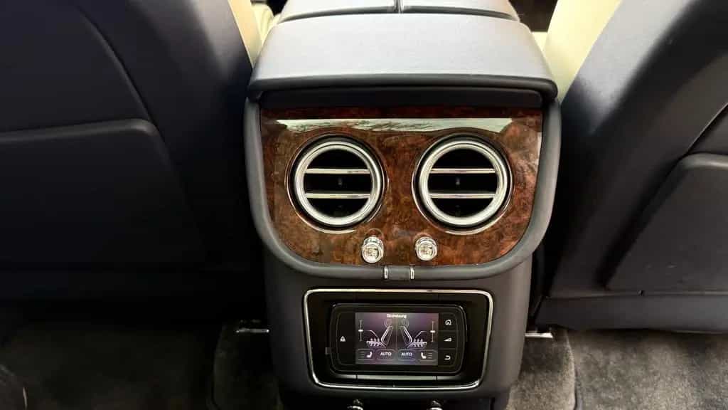 Bentley Bentayga W12*First Edition*Dt. Auto*Naim*Mulline 04/2016-photo-21