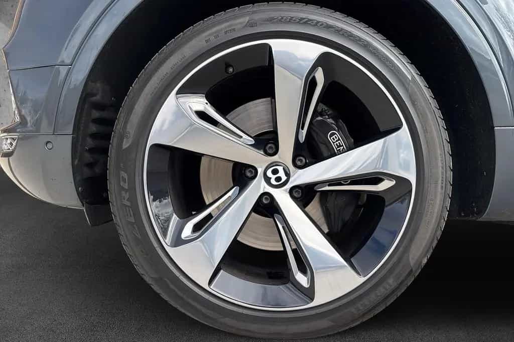 Bentley Bentayga W12*First Edition*Dt. Auto*Naim*Mulline 04/2016-photo-8