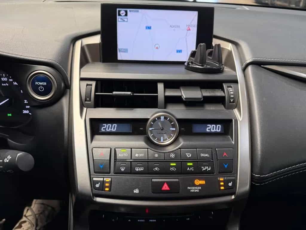 Lexus NX 300 300h Executive Line 12/2016-photo-16