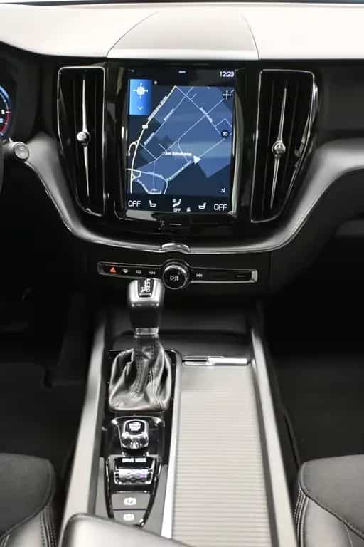 Volvo XC60 Momentum 2WD *LED *PDC *PANO *AHK *VIRTUAL 03/2019-photo-12
