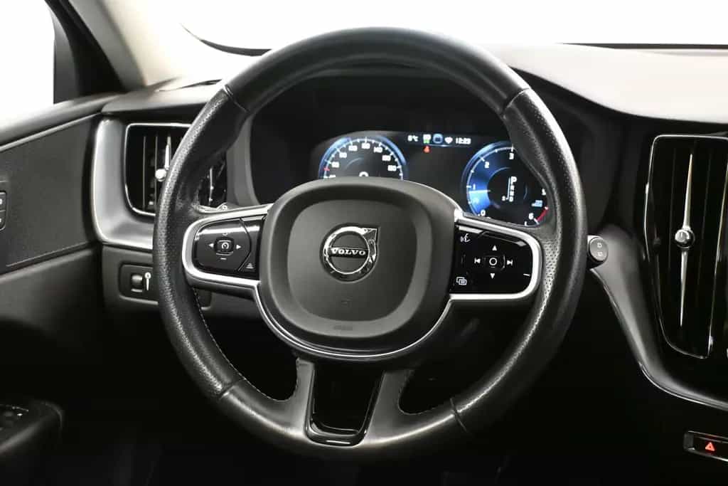 Volvo XC60 Momentum 2WD *LED *PDC *PANO *AHK *VIRTUAL 03/2019-photo-13