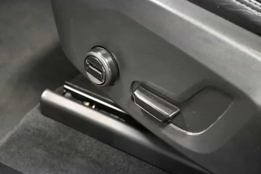 Volvo XC60 Momentum 2WD *LED *PDC *PANO *AHK *VIRTUAL 03/2019-photo-21