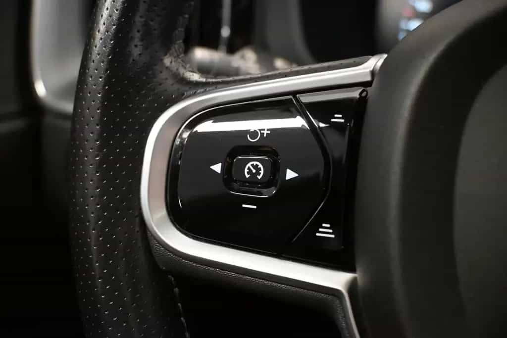 Volvo XC60 Momentum 2WD *LED *PDC *PANO *AHK *VIRTUAL 03/2019-photo-23