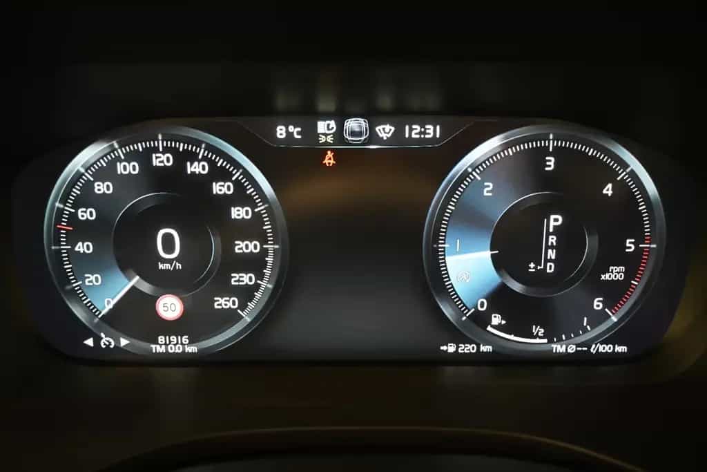 Volvo XC60 Momentum 2WD *LED *PDC *PANO *AHK *VIRTUAL 03/2019-photo-24