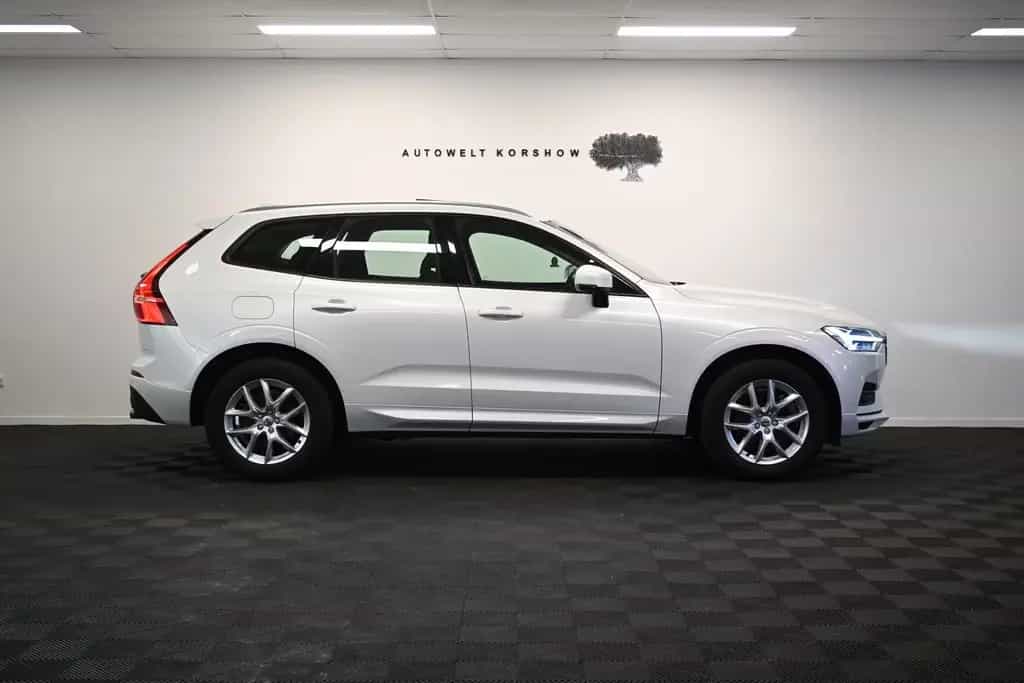 Volvo XC60 Momentum 2WD *LED *PDC *PANO *AHK *VIRTUAL 03/2019-photo-4
