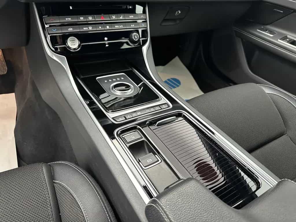 Jaguar XF R-Sport AWD "NAVI-CAM-MULTI-SITZH-PDC-ALU" 10/2017-photo-18