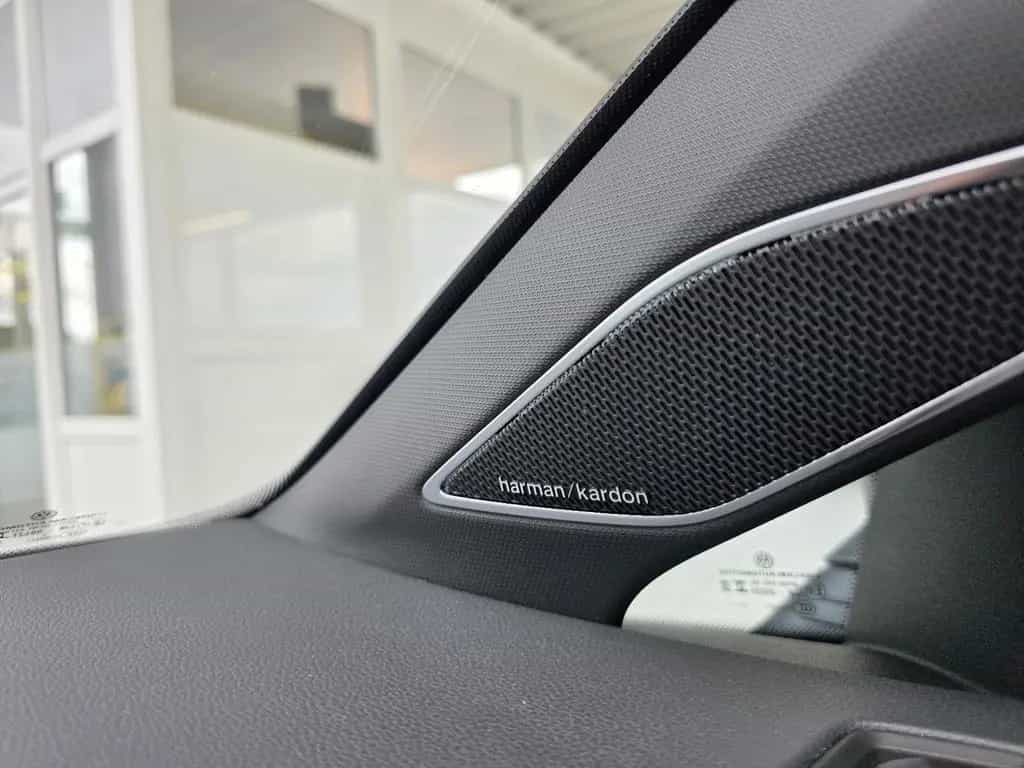 Volkswagen Golf VIII Limo R BlackStyle Pano Akrapovic H&K 11/2023-photo-28