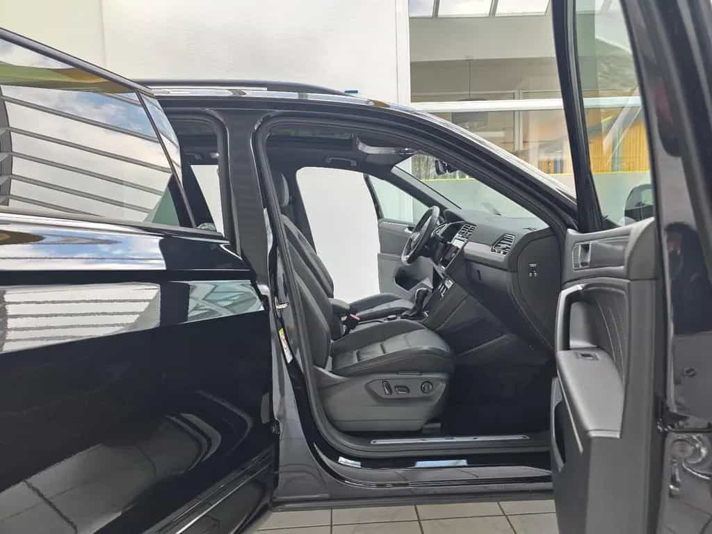 Volkswagen Tiguan Allspace R-Line 4Motion Black Style Pano 10/2021-photo-17