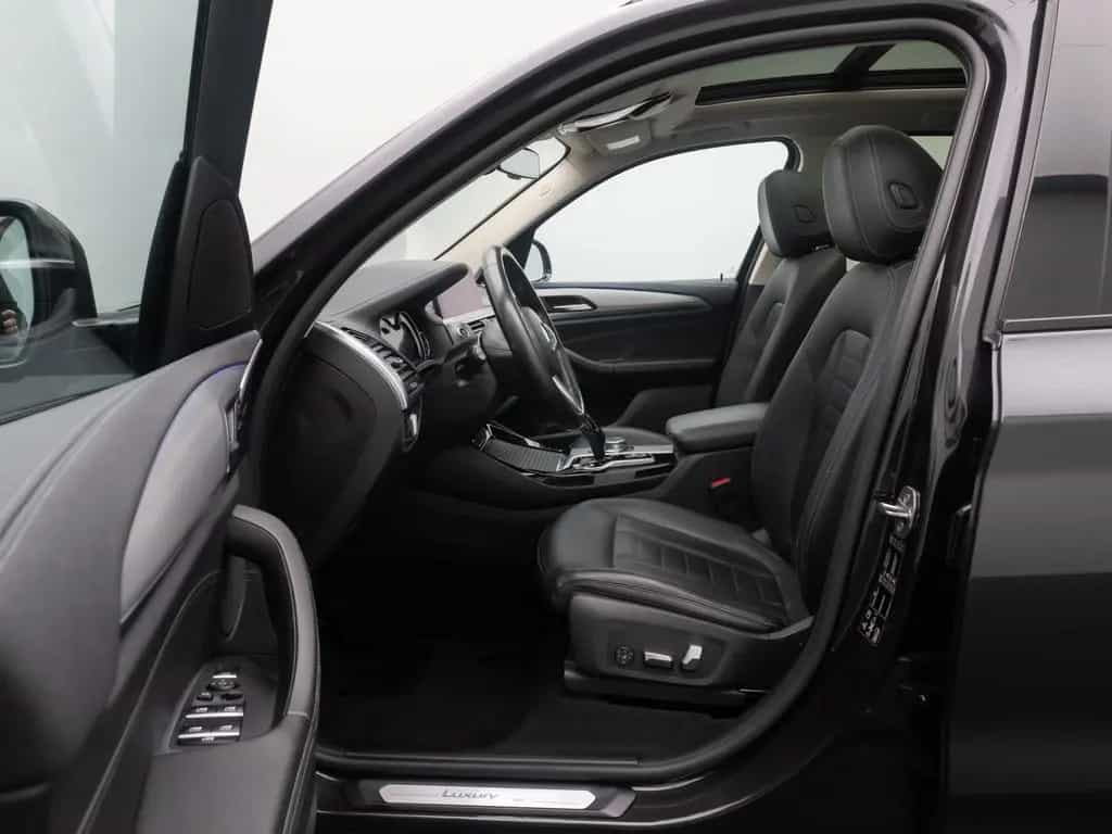 BMW X3 xD30i Luxury Line AHK Panorama HUD DAB 21Zoll 04/2019-photo-17