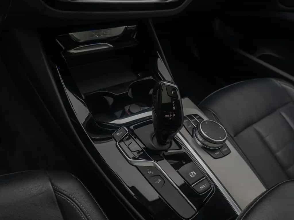 BMW X3 xD30i Luxury Line AHK Panorama HUD DAB 21Zoll 04/2019-photo-20