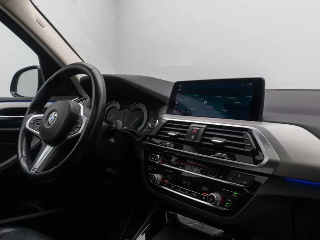 BMW X3 xD30i Luxury Line AHK Panorama HUD DAB 21Zoll 04/2019-photo-36