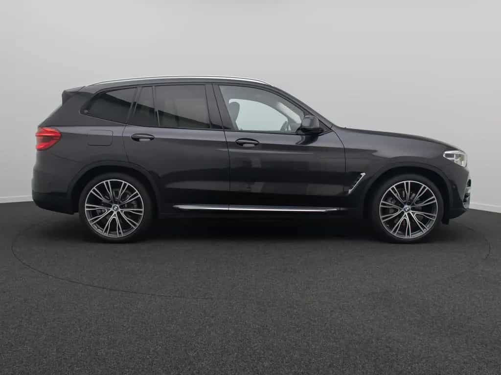 BMW X3 xD30i Luxury Line AHK Panorama HUD DAB 21Zoll 04/2019-photo-3