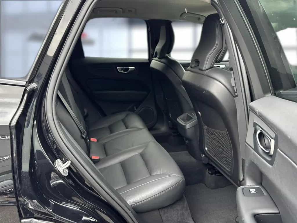 Volvo XC 60 Plus Dark 2WD Bluetooth LED Klima 12/2023-photo-18