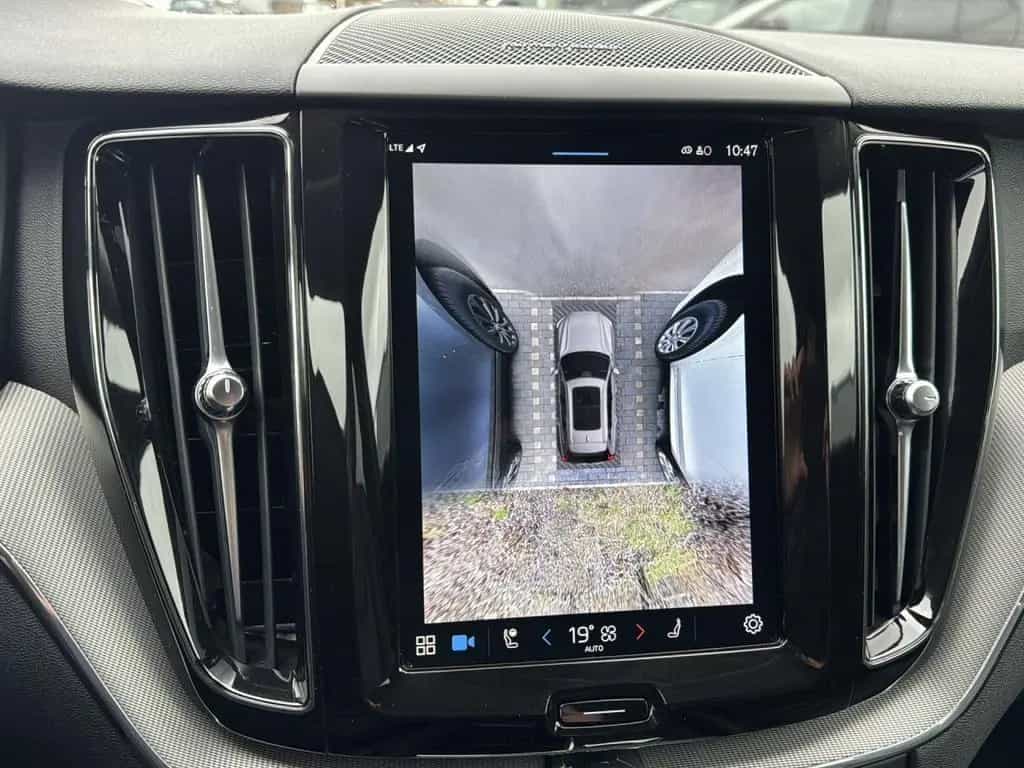 Volvo XC 60 Plus Dark 2WD Bluetooth LED Klima 12/2023-photo-21