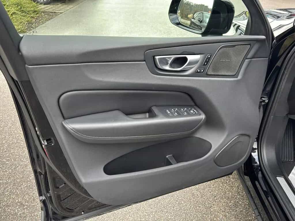 Volvo XC 60 Plus Dark 2WD Bluetooth LED Klima 12/2023-photo-8