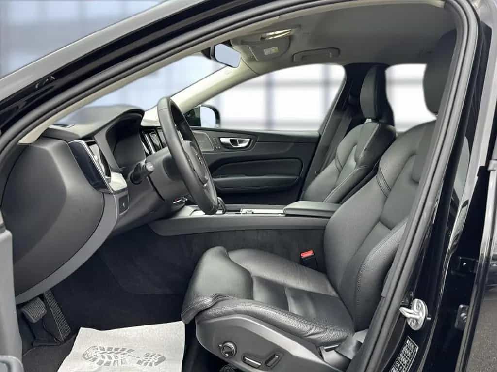 Volvo XC 60 Plus Dark 2WD Bluetooth LED Klima 12/2023-photo-9