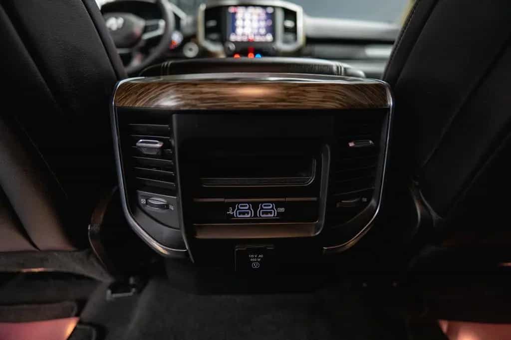 Dodge RAM 5.7 V8 HEMI 4x4 NIGHT-Edition LARAMIE *LED* 07/2019-photo-24