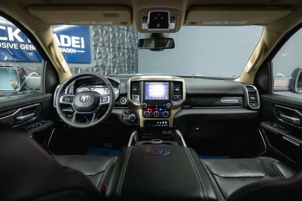 Dodge RAM 5.7 V8 HEMI 4x4 NIGHT-Edition LARAMIE *LED* 07/2019-photo-25